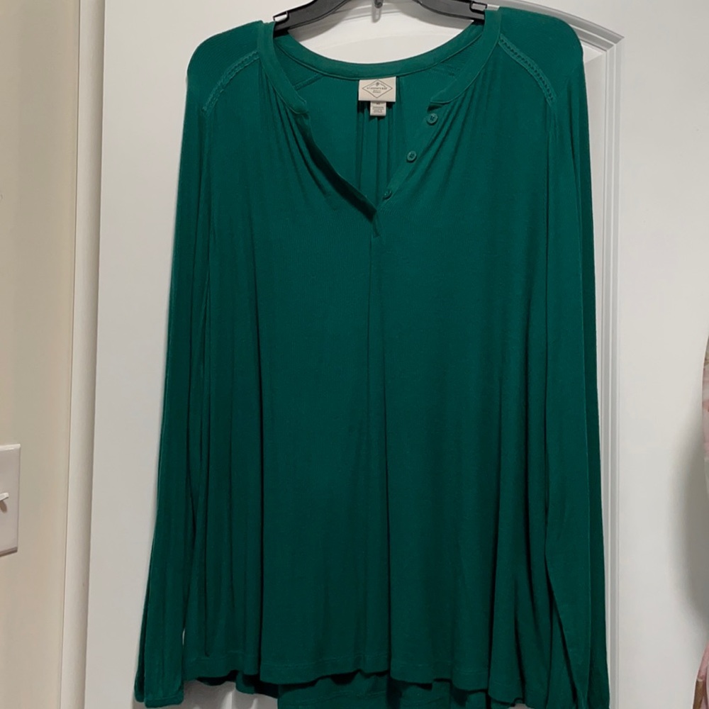 St. John’s Bay knit long sleeve shirt. Size XL